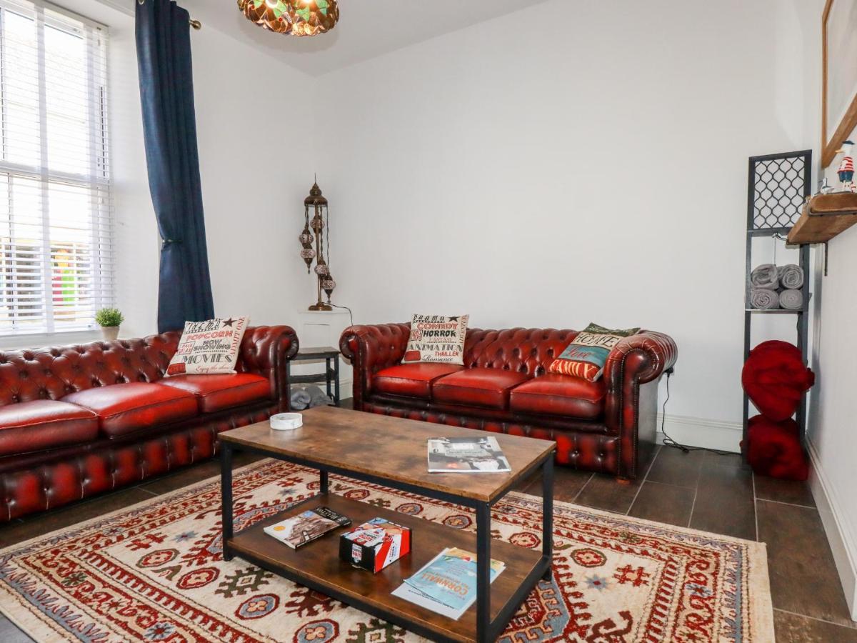 Meneage House Villa Хелстън Екстериор снимка